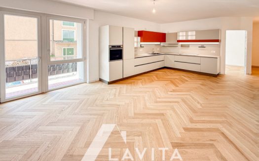 Quadrilocale ristrutturato con balcone a Riva del Garda