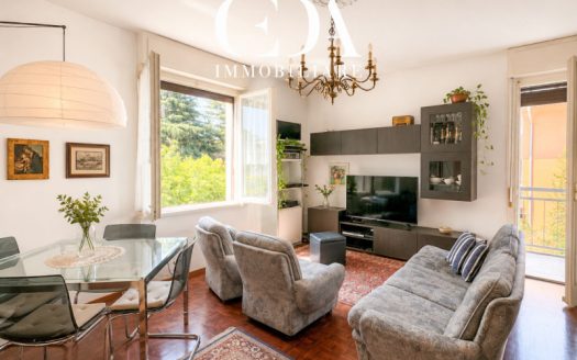 BOLGHERA – AMPIO QUADRILOCALE CON GARAGE E CANTINA