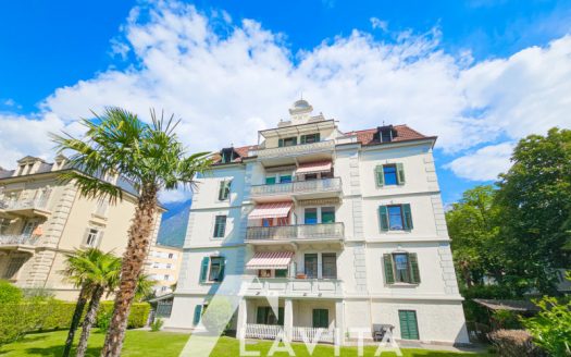 Quadrilocale storico con balcone a Merano