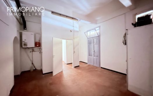 Ampio negozio con laboratorio a Rovereto in Via Gerolamo Tartarotti