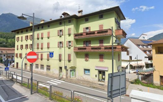 Struttura ricettiva con 7 appartamenti, box, negozio e ripostiglio