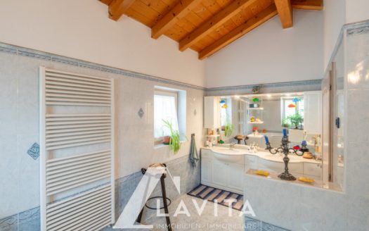 Villa singola con giardino e piscina a Salorno