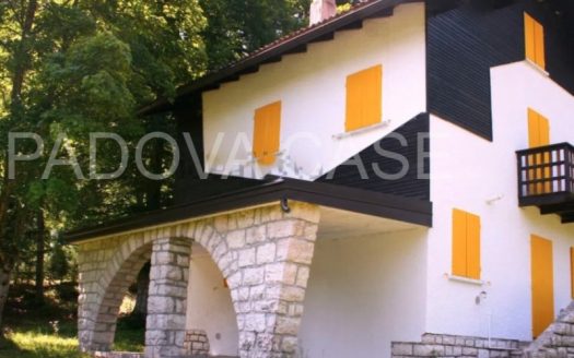 Incantevole Villa Immersa nel Verde a Folgaria