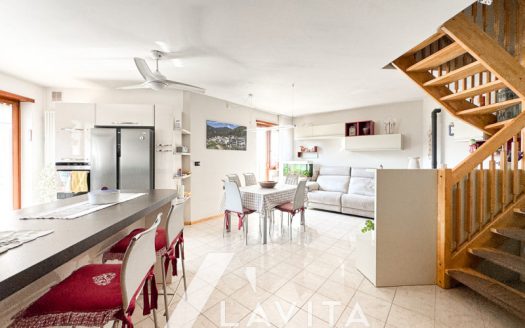 Quadrilocale con terrazzo e soffitta a Laives