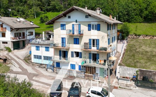 Quadrilocale con due balconi a Valfloriana
