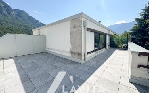Grande appartamento con terrazzo a Egna