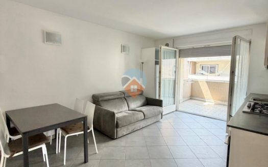 Bilocale SEMINUOVO con TERRAZZA/GARAGE!