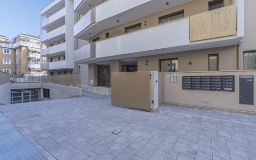 Garage motorizzato, nuovo.