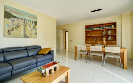 AMPIO E RAFFINATO QUADRILOCALE CON TERRAZZO