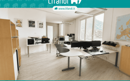 Egna/ Laghetti: ufficio da affittare