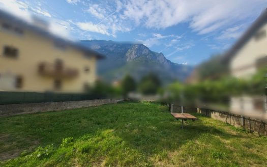 Terratetto con due unità abitative, giardino e ampia terrazza a Mezzocorona