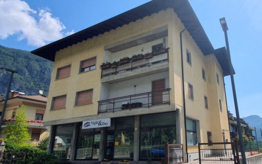 Ampio appartamento quadrilocale nel cuore di Tione di Trento senza spese condominiali