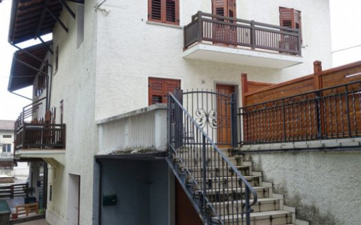 Porzione di testa indipendente con ampio terrazzo a Sporminore