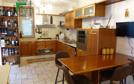 Splendido appartamento duplex con giardino privato e garage doppio a Nave San Rocco