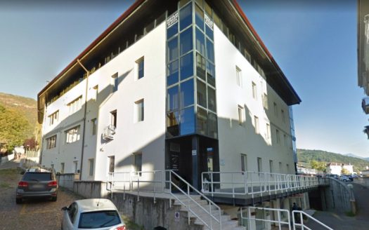 Cles – locale uso ufficio/studio professionale a piano terra in locazione