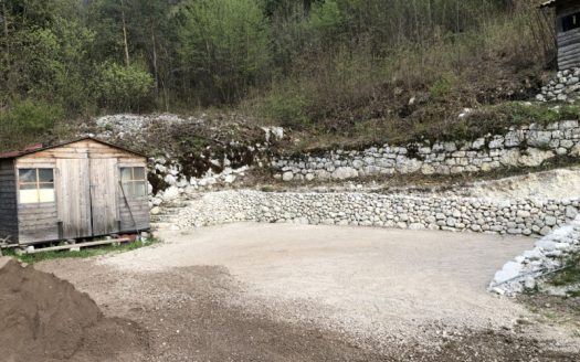 Novaledo: Grande Terreno (3500mq) con Fabbricato da Ristrutturare a 60.000€