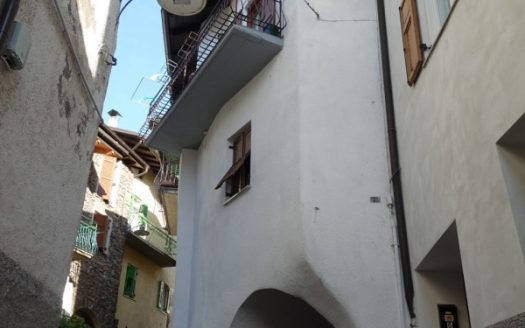 Casa terra cielo a Cembra in centro storico su tre livelli