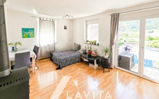 Bilocale con balcone a Lasa
