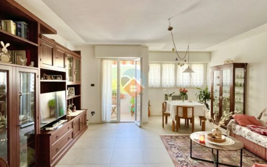 ampio 3 camere con 2 bagni ristrutturato con garage