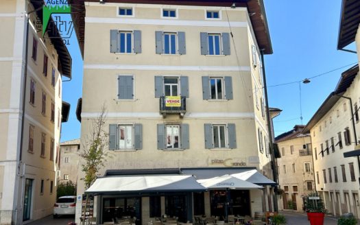 CLES, PIAZZA GRANDA – PALAZZO TERRA-CIELO