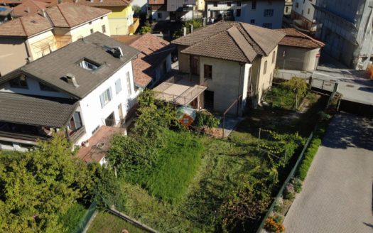 Casa indipendente con giardino