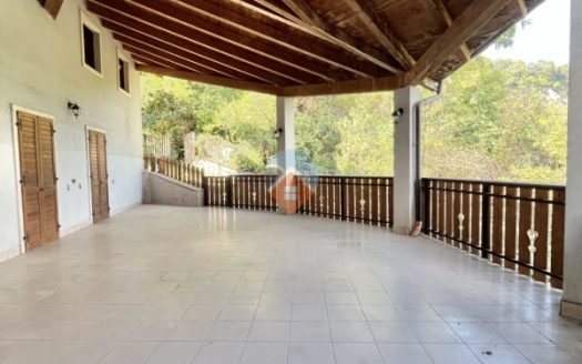Casa singola con due appartamenti