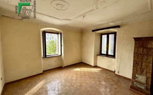 CLES-CENTRO AMPIO APPARTAMENTO STORICO CON CORTE E ORTO ESCLUSIVI, DA RISTRUTTURARE