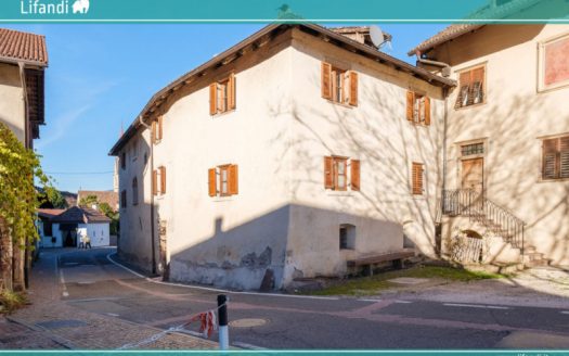 Ampio quadrilocale con cantina e posto auto