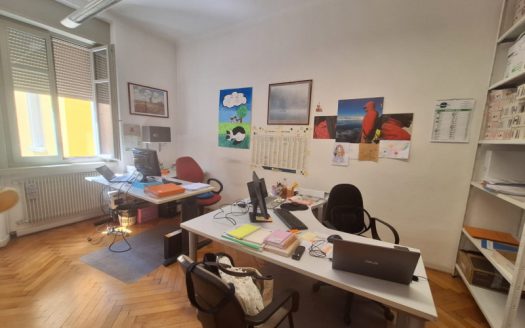 Ufficio Luminoso in Affitto nel Cuore di Trento