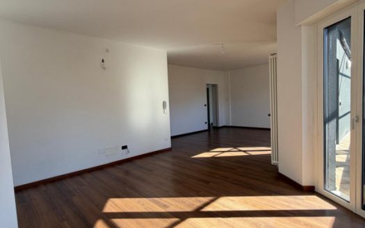 Ampio trilocale ristrutturato in affitto a Levico Terme