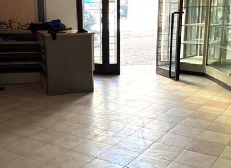 Negozio di 120 mq in vendita a Rovereto in via Tartarotti