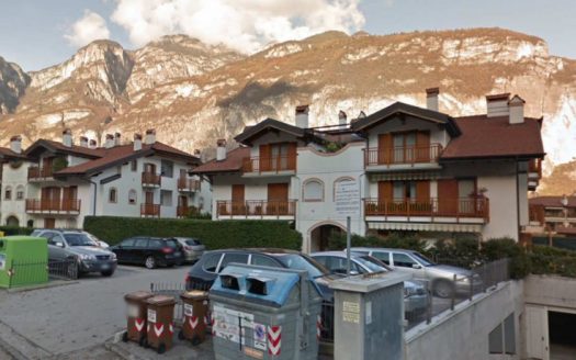 Mezzolombardo vendiamo garage